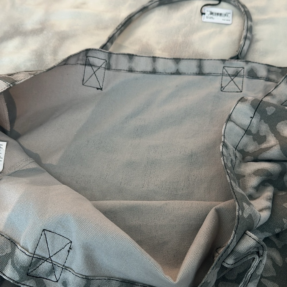 ALO = Air, Land & Ocean.   Carry-it-all Tie Dye Shopper - Picture 5 of 8